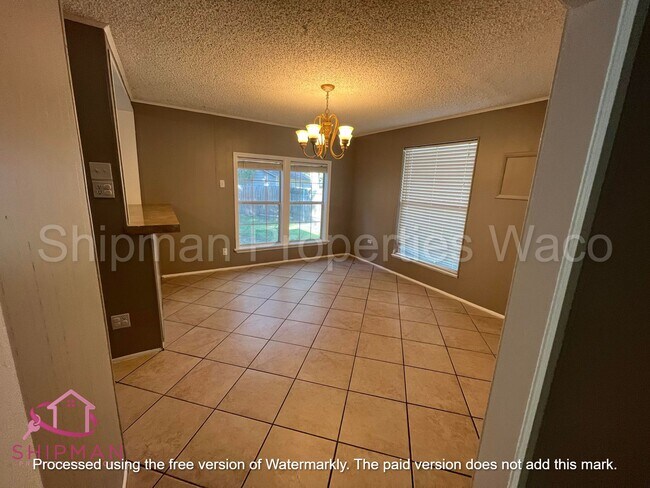 Building Photo - 3309 E Brookview Dr