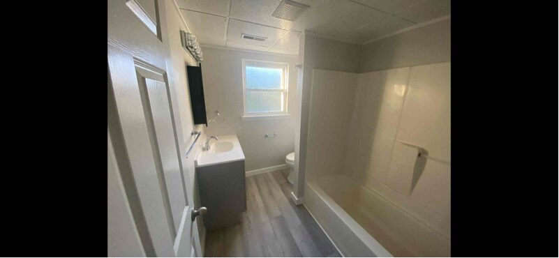 Building Photo - 406 College Ave