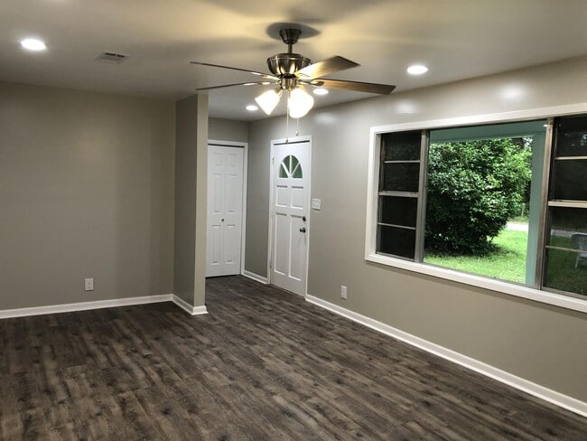 Building Photo - 246 Tommy Ballard Rd