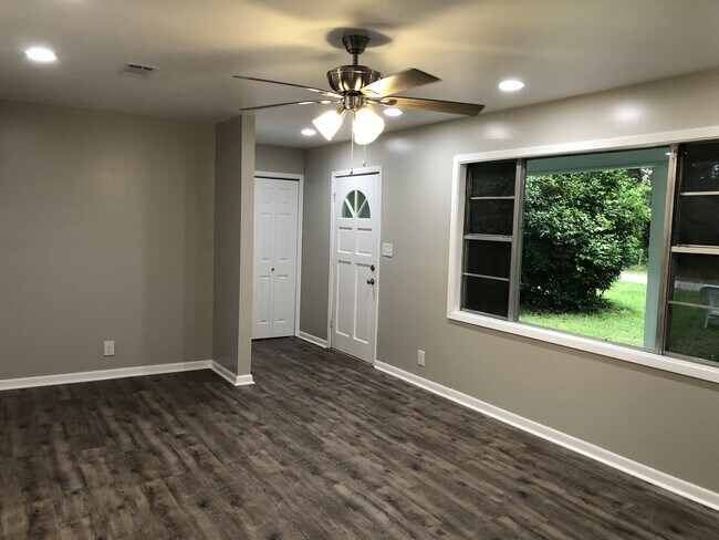 Foto del edificio - 246 Tommy Ballard Rd