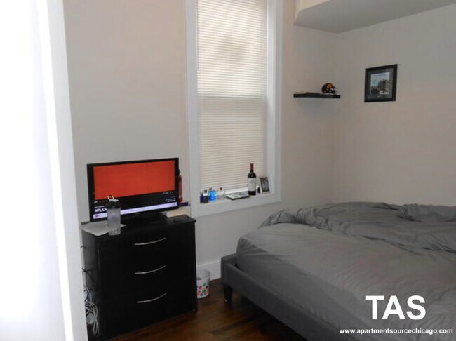 Foto del edificio - 2619 N Southport Ave