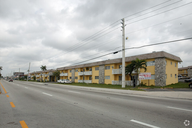 Building Photo - Okeechobee Villas