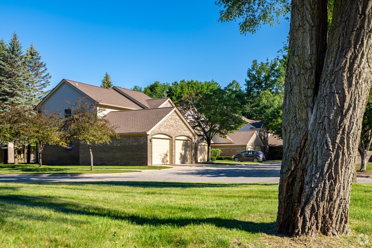 Birchwood Pointe Apartments in Midland, MI