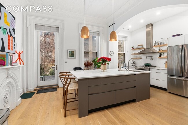 Building Photo - 79 2nd Pl