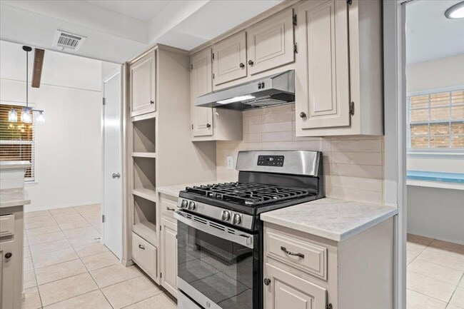 Building Photo - 7603 Brookhollow Cove