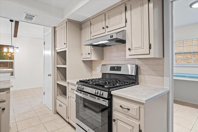 Foto del edificio - 7603 Brookhollow Cove