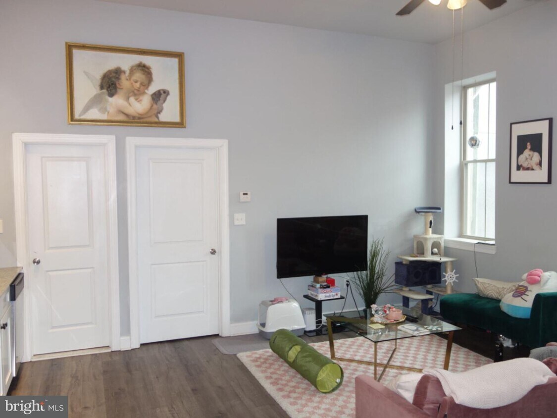 Foto principal - 635 W Girard Ave
