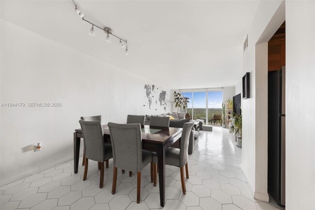 Foto del edificio - 2801 NE 183rd St