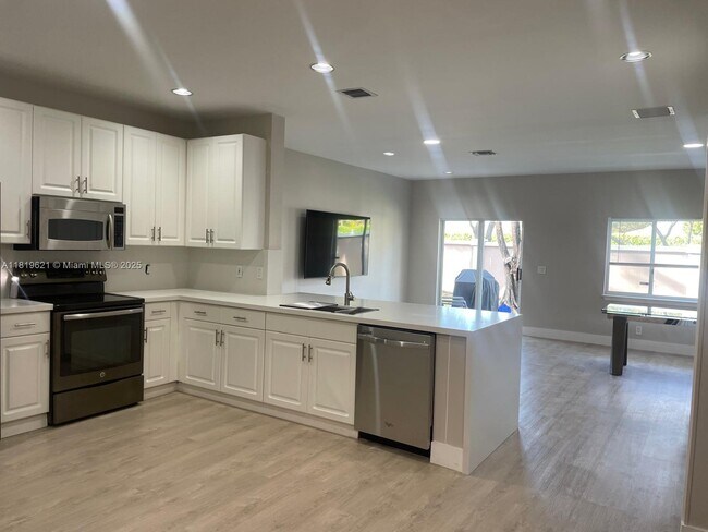 Foto del edificio - 13227 NW 7th Dr
