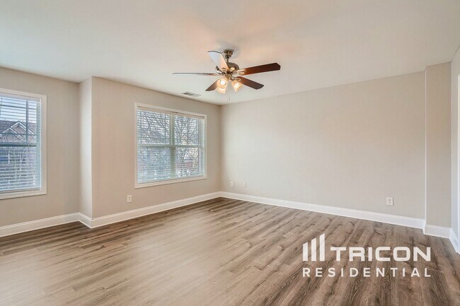 Building Photo - 642 Lynnfield Dr SE