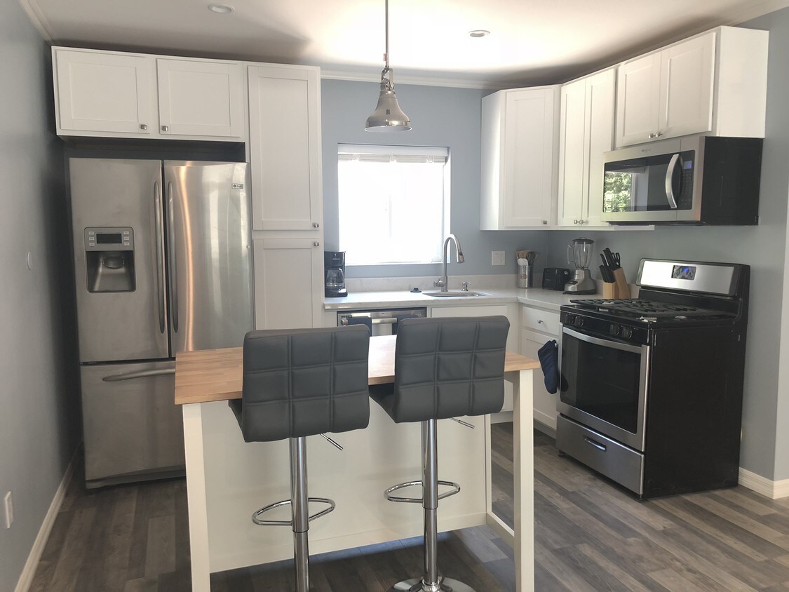 Foto principal - 6331 Longridge Ave
