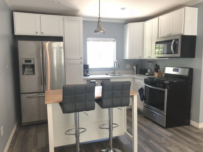 Foto del edificio - 6331 Longridge Ave