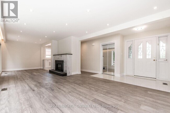 Photo du bâtiment - 1821 Truscott Dr