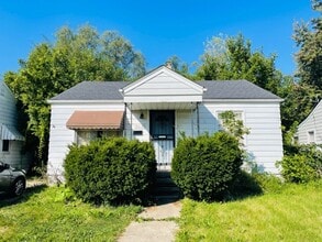 Building Photo - 9213 Plainview Ave