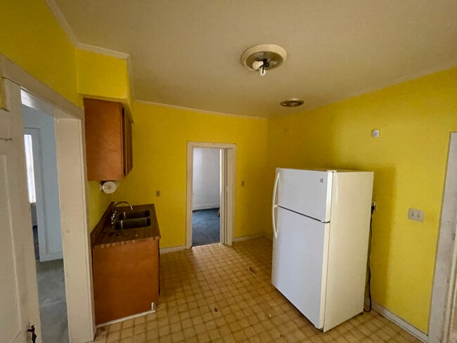 Building Photo - 1546 Tecumseh St