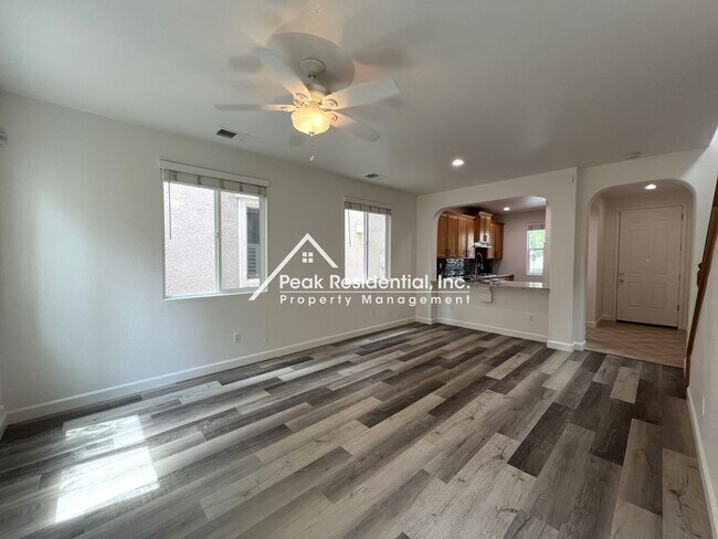 Foto del edificio - A Wonderful 3bd/2.5ba Natomas Home with Garage!