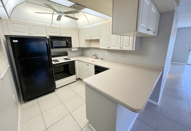 Foto del edificio - 7231 W Country Club Dr N