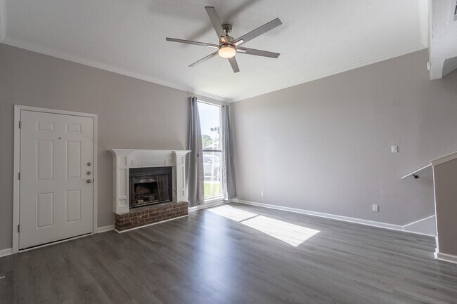 Foto del edificio - 2919 Forest Bend Dr