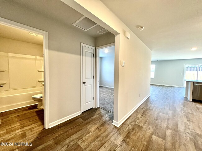 Foto del edificio - 8219 E Highcroft Dr NE