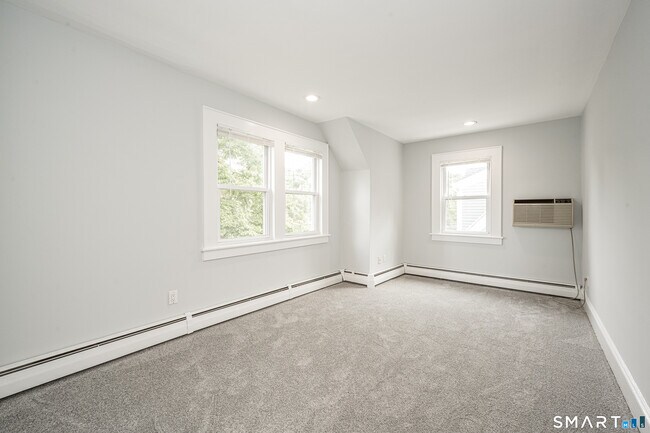 Building Photo - 300 Hubbard Ave