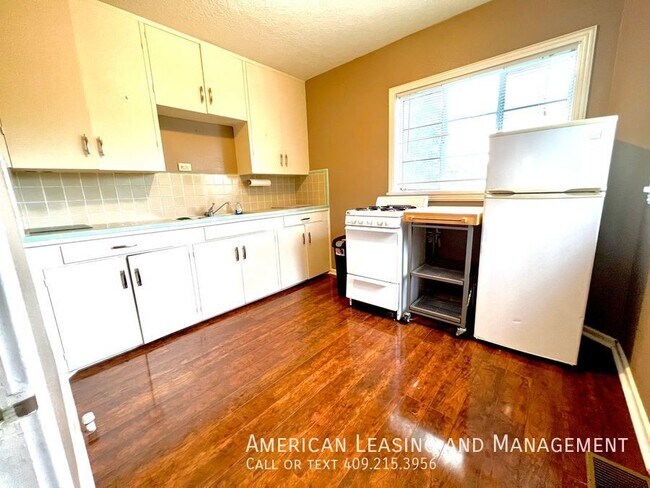 Foto del edificio - 1-Bedroom Garage Apartment Available Now!