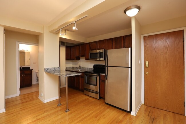 Foto del edificio - 4180 N Marine Dr