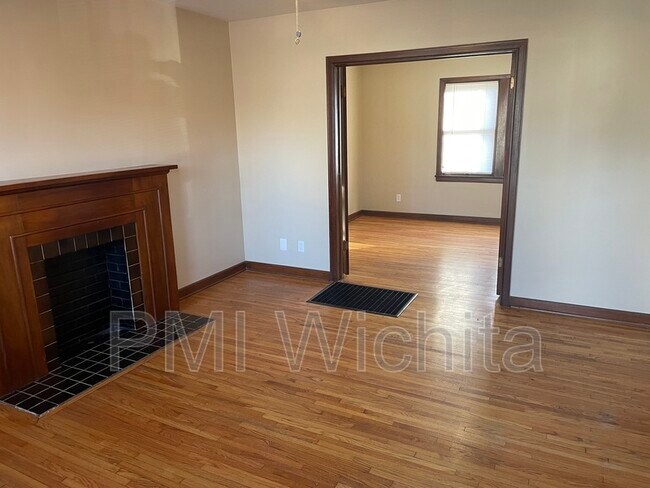 Foto del edificio - 131 E 17th St N