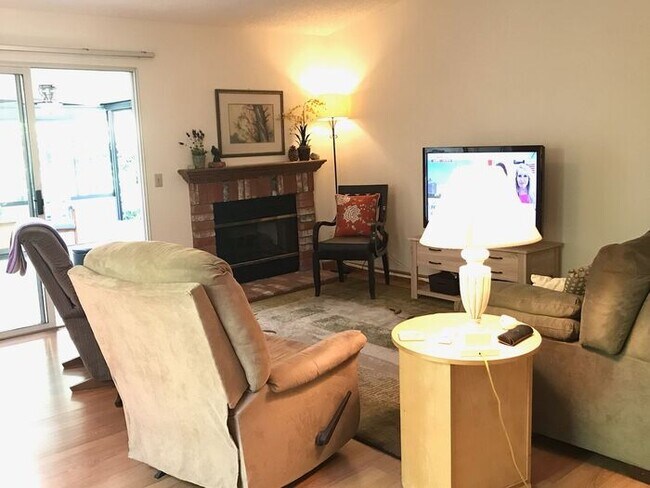 Foto del edificio - 7505 Sun Point Ln