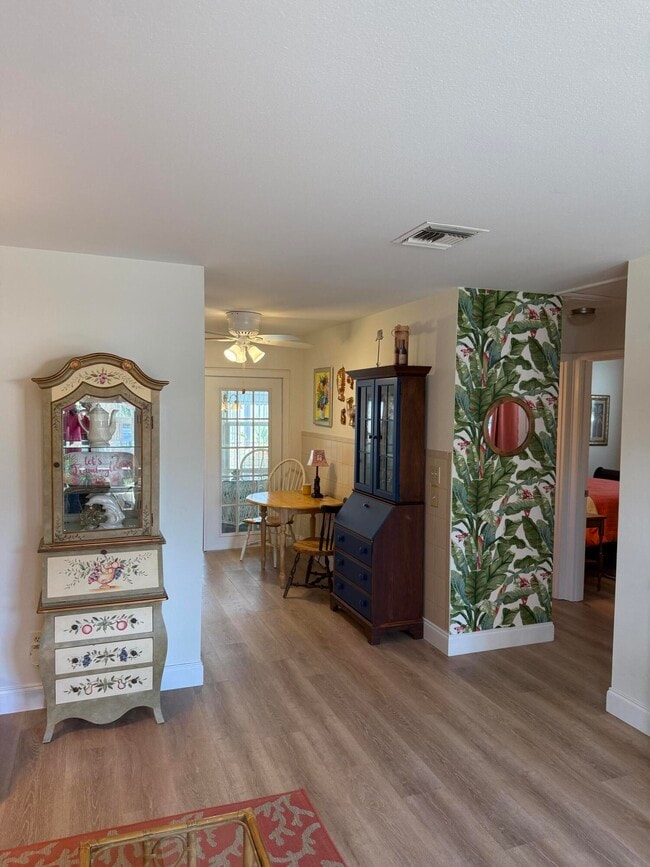 Foto del edificio - 440 SE Fini Dr