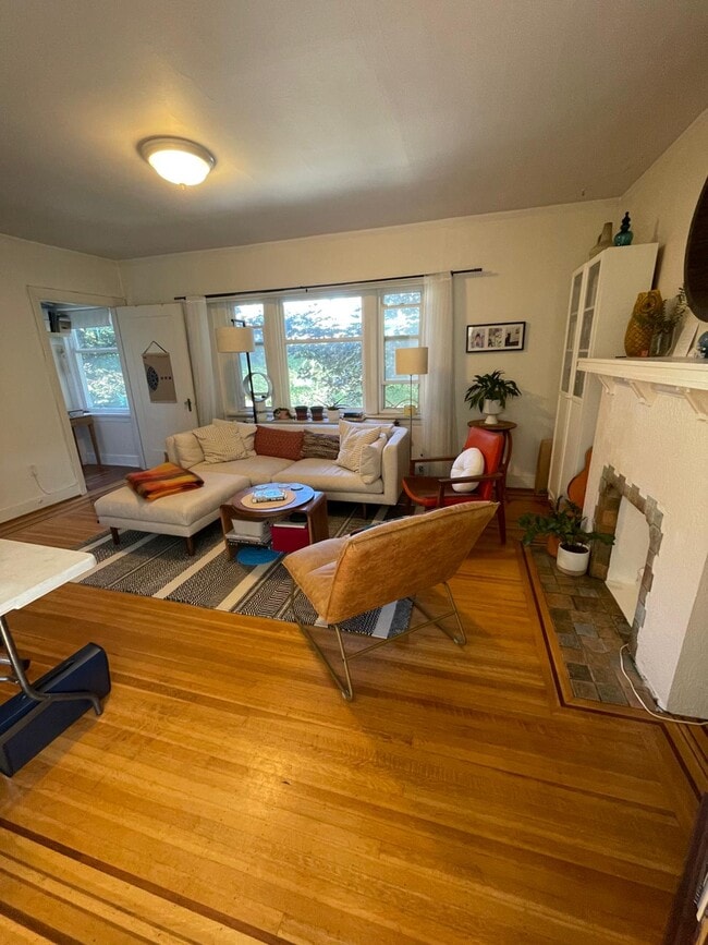 Photo du bâtiment - 1086 W 10th Ave