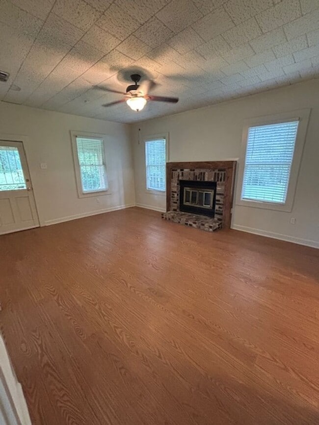 Photo - 11917 N Harrells Ferry Rd House