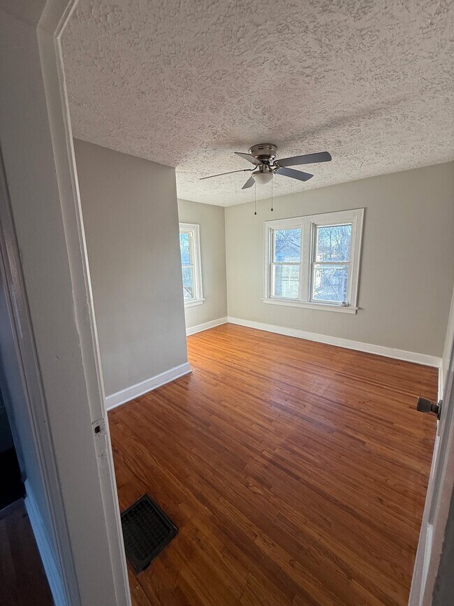 Foto del edificio - 533 Fairwood Ave