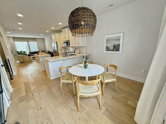 Building Photo - 3 Bedroom Townhome in Charlotte