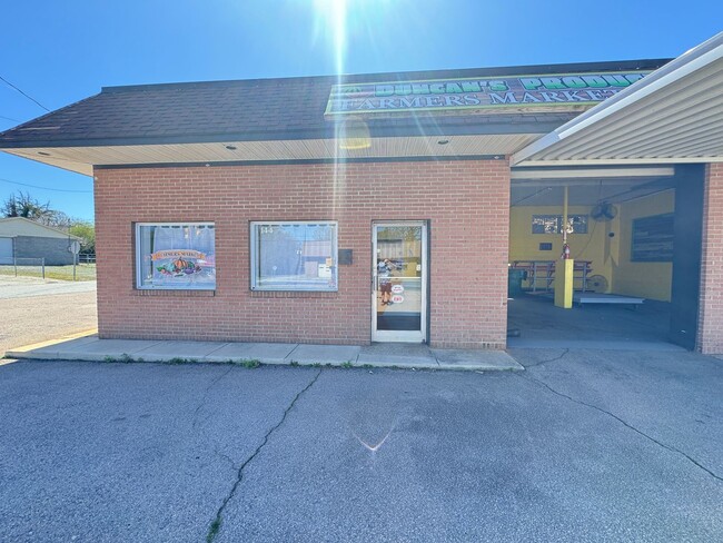 Building Photo - Prime Commercial Space for Rent in Downtown Granite Quarry - 1,323 Sq Ft with Bay Doors