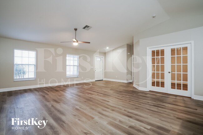 Foto del edificio - 629 NE Juanita Ct