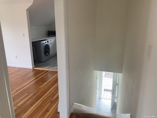 Building Photo - 516 3rd Ave