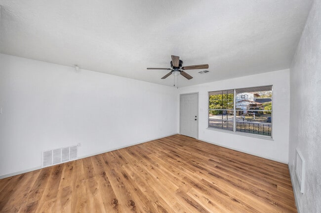 Foto del edificio - 305 NE Angus St