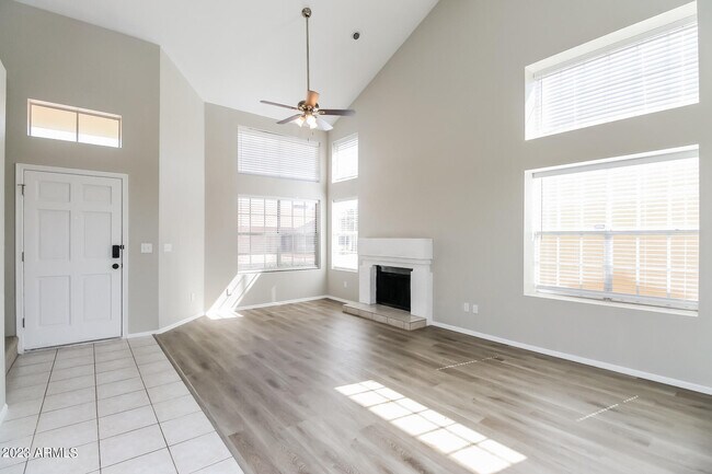 Foto del edificio - 4325 E Muirwood Dr