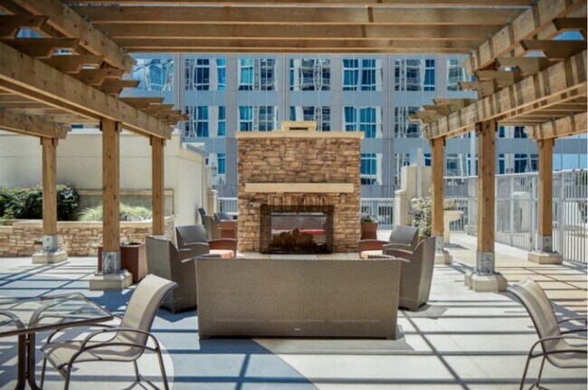 Foto del edificio - 320 S Church St