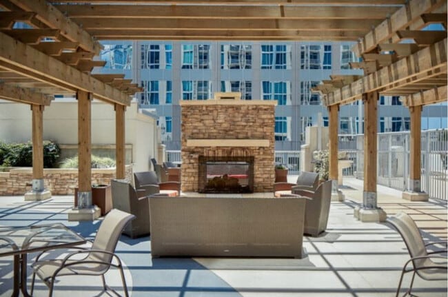 Foto del edificio - 440 S Church St