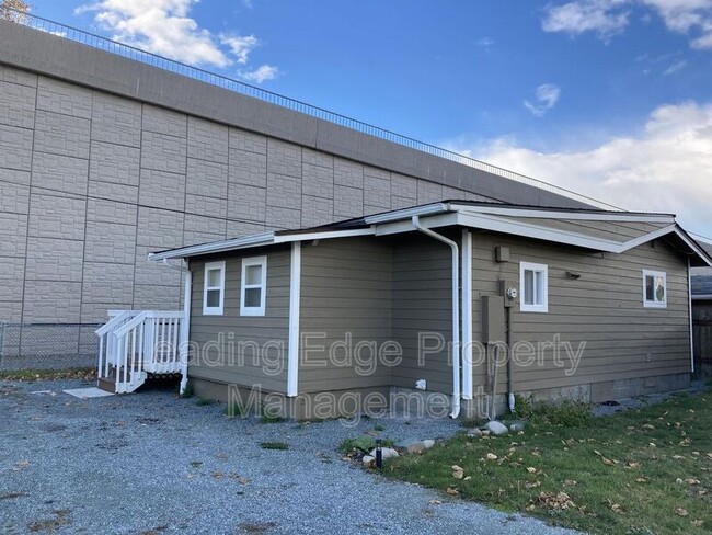 Building Photo - 9177 Belleville Rd