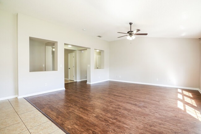 Building Photo - 2285 Brian Lakes Dr E