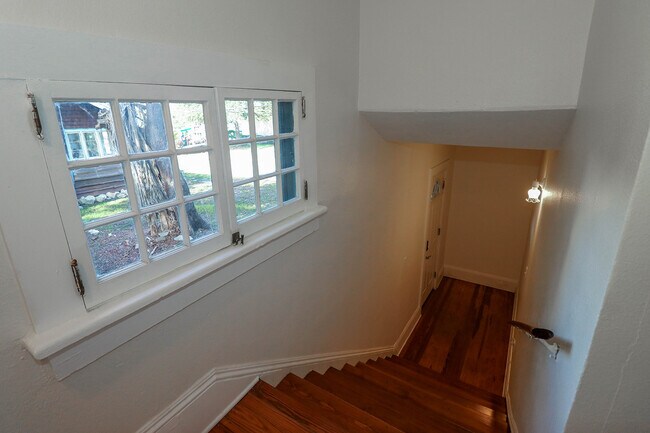 Foto del edificio - 203 16th St W