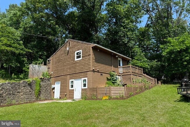 Foto del edificio - 7699 Hedgesville Rd