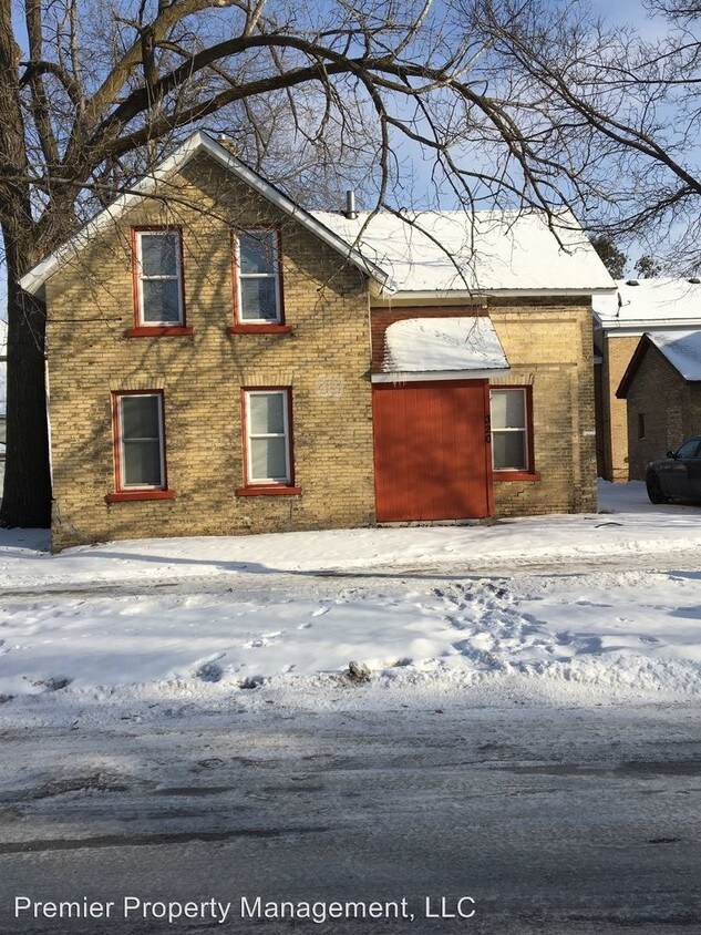 Primary Photo - 320 8th Ave S