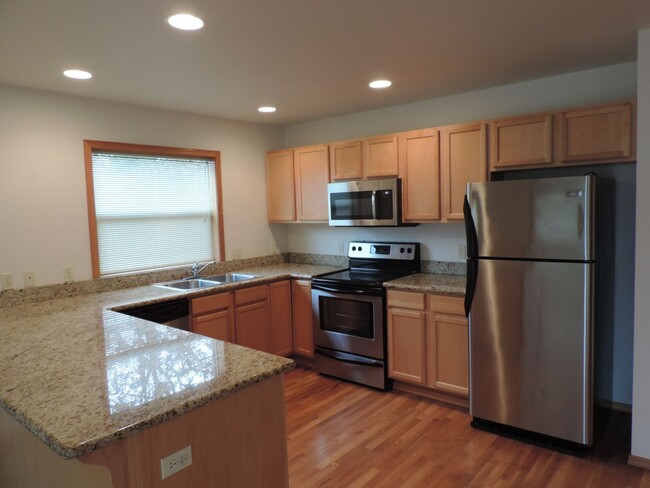 Foto del edificio - Pet Friendly 3 Bdrm Townhouse with Lock-of...