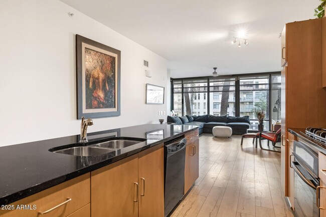 Foto del edificio - 4808 N 24th St