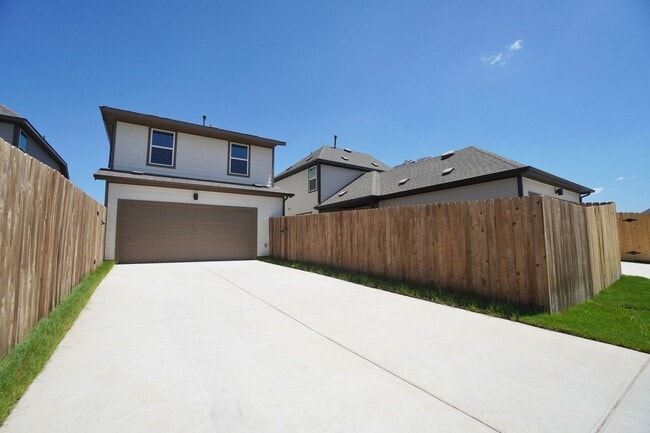 Building Photo - 136 Greinert Dr
