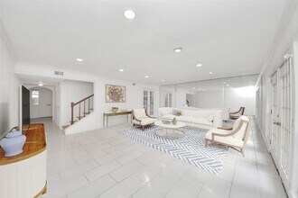 Building Photo - 832 Wax Myrtle Ln