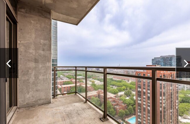 Foto del edificio - 8 E 9th St